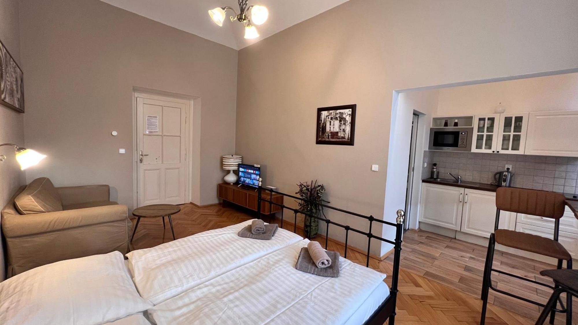 Old Town - Dusni Apartments Прага Экстерьер фото