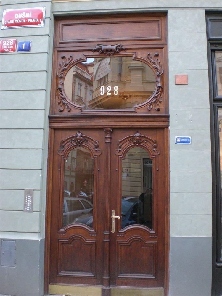 Old Town - Dusni Apartments Прага Экстерьер фото